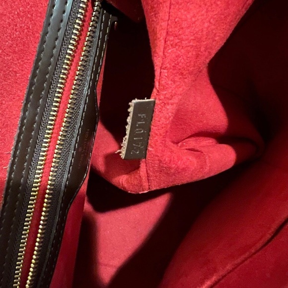 Louis Vuitton - Picture 11 of 12